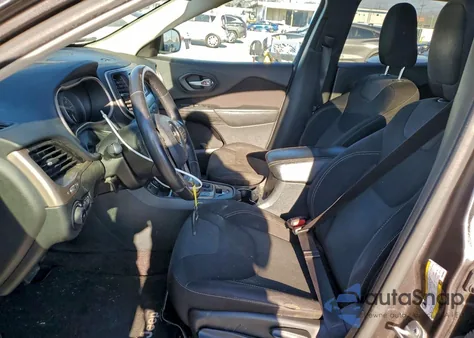 2016 Jeep Cherokee Latitude z USA, uszkodzony, nr VIN 1C4PJLCB7GW206837